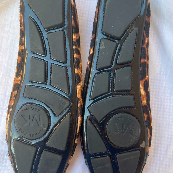 Michael Kors ladies animal print flats in size 7 - Picture 3 of 6